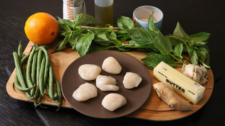 Sydney's perfect scallop ingredients laid out on a cutting board