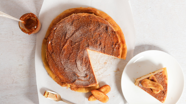 churro cheesecake sliced on plates