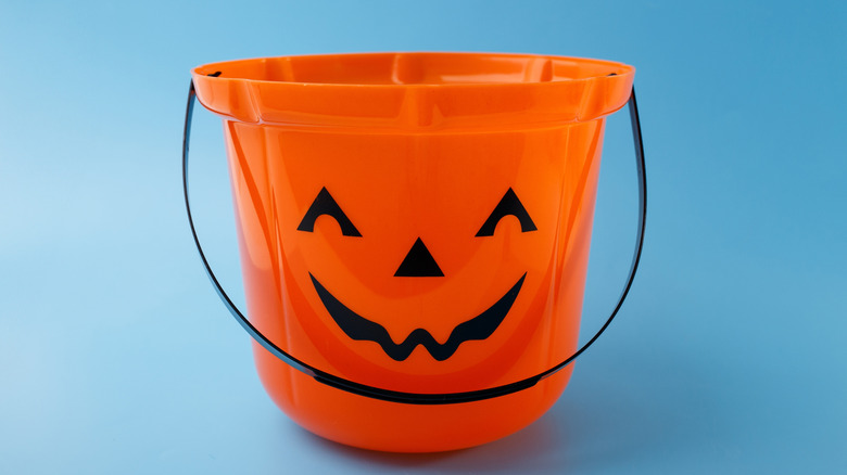 Trick-or-treat jack-o-lantern bucket