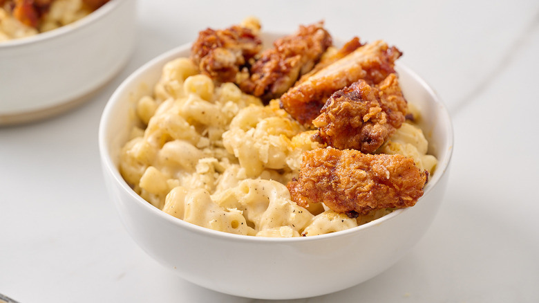 bowl of mac and cheese with chicken