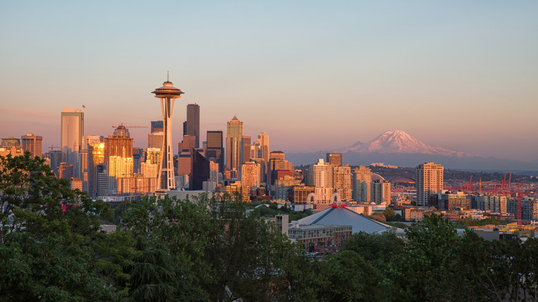 Seattle skyline with mountains
