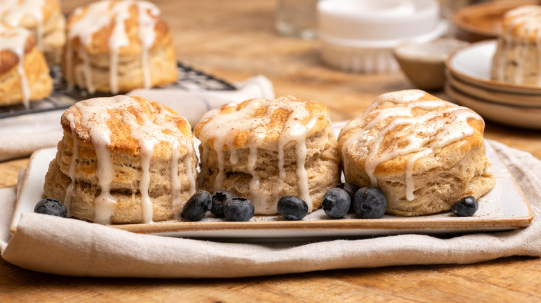 Cinnamon biscuits with glaze on serving plate