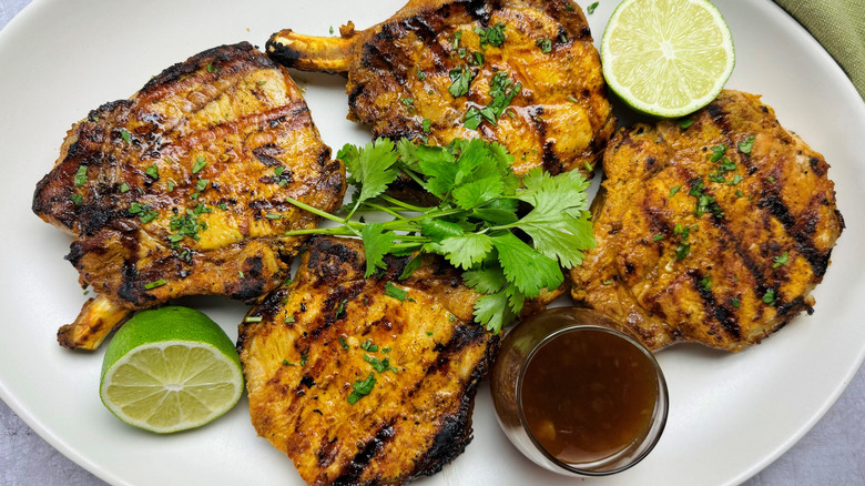 Grilled pork chops with limes and cilantro