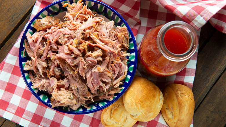 Pulled pork with vinegar BBQ sauce and rolls