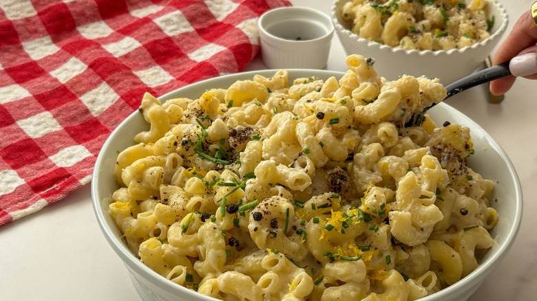 spoon serving mac and cheese