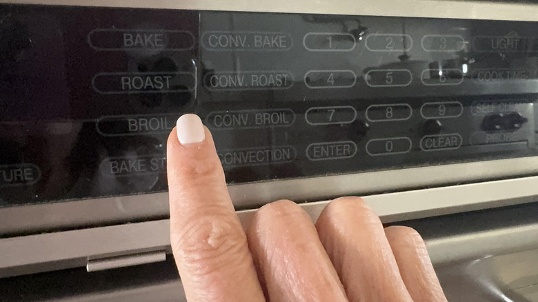 finger setting oven temperature