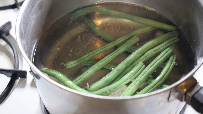 green beans in metallic pot of water