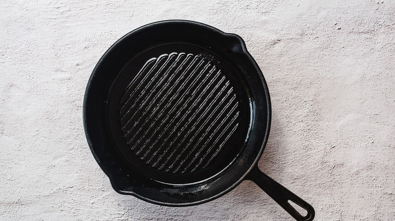 Cast iron pan with oil