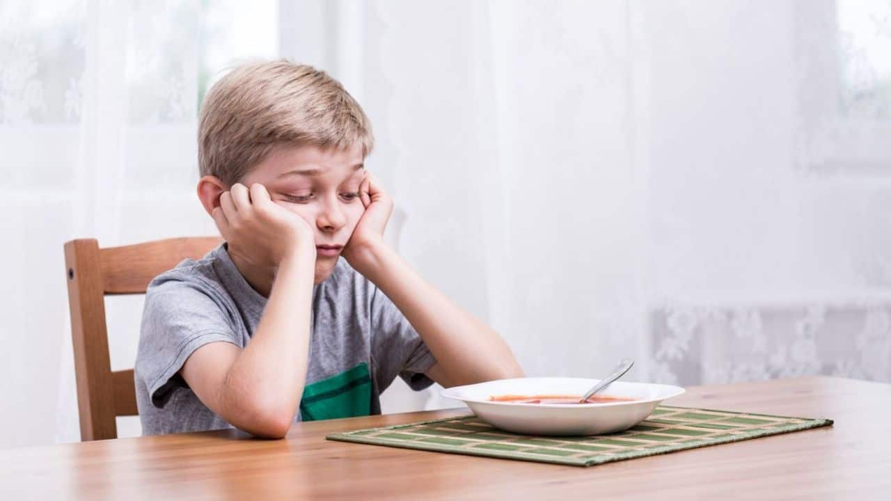 Picky eater child facing feeding issues during mealtime